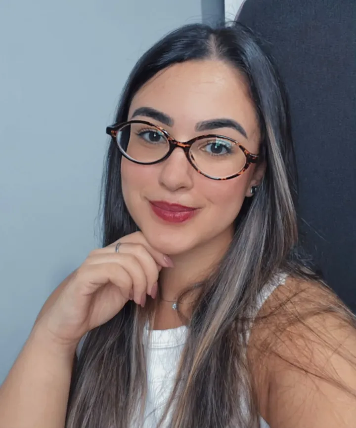 Retrato profissional da psicóloga Nathalia Almeida Barreto